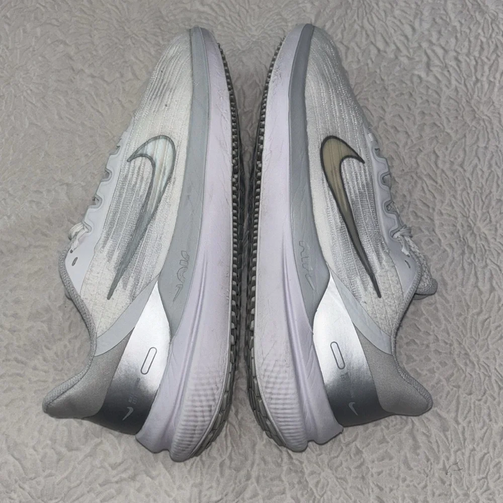 Nike Air Winflo 9 Low Top Athletic Running Sneakers - Picture 7 of 14